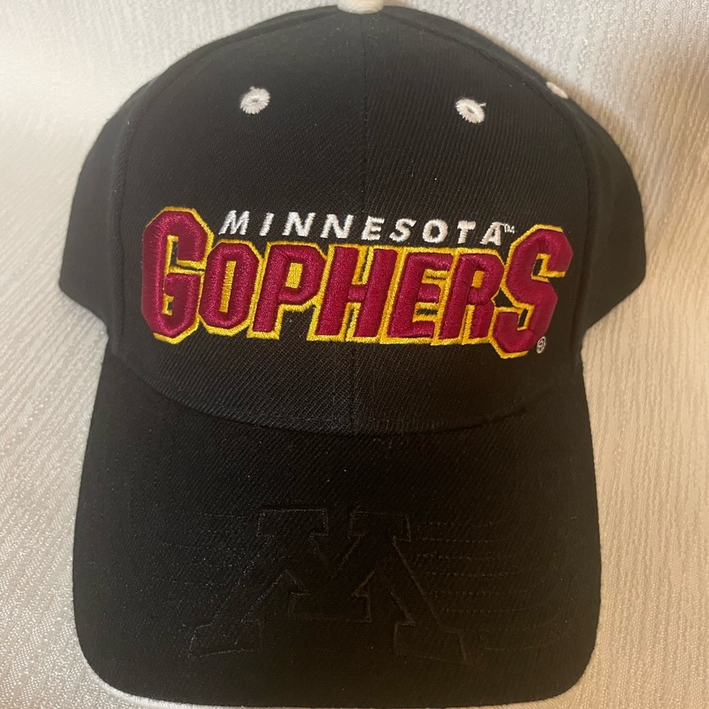 SALE! NWT Vintage 90s Minnesota Gophers Black Cap